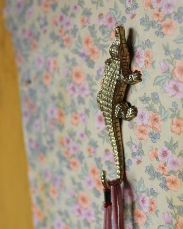 Crochet mural - grand crocodile